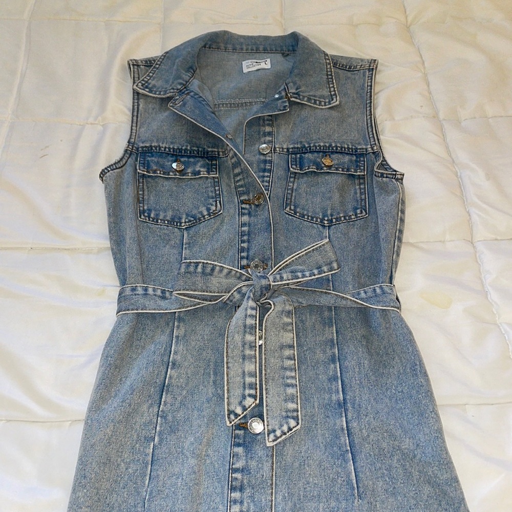 Denim dress with adjustable tie in front